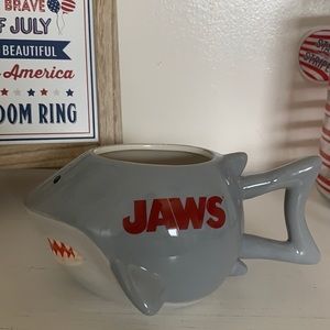 Jaws 20oz/ 591 ml Brand New Ceramic Mug. Not Microwave or Dishwasher Safe.